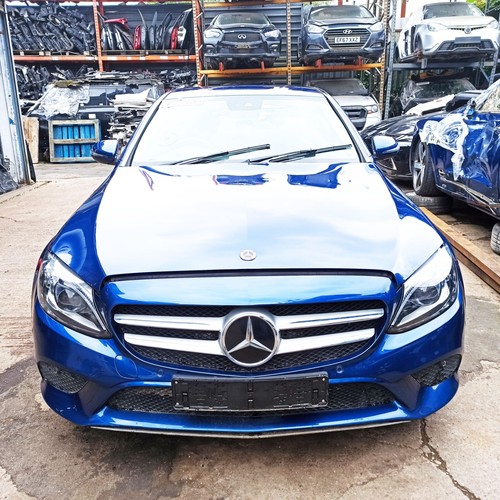 Eine mutter mercedes benz - eine, c